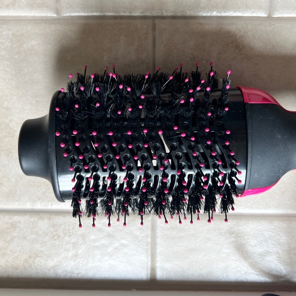 REVLON One Step Volumizer Hair Dryer and Styler | Less Frizz, More Shine - Picture 6 of 11